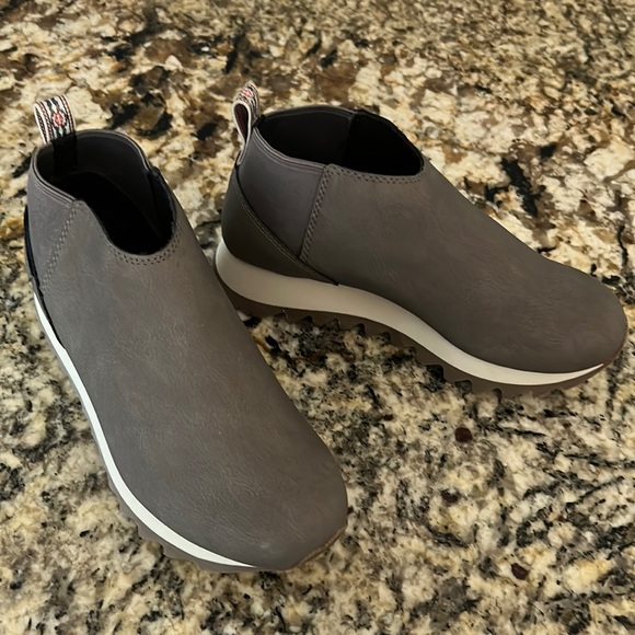 Merrell Shoes Merrell Womens Alpine Chelsea Boot Size 6 Falcon Poshmark